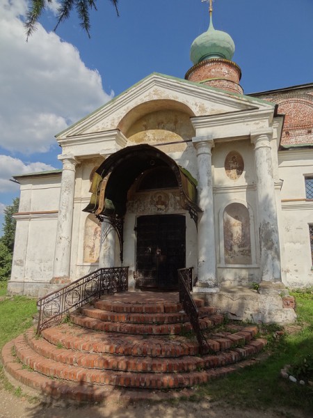 Борисоглебское: боевой монастырь